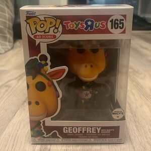 Funko Pop ToysRUs 165 Geoffrey Giraffe With Macy’s Sweater Christmas NIB